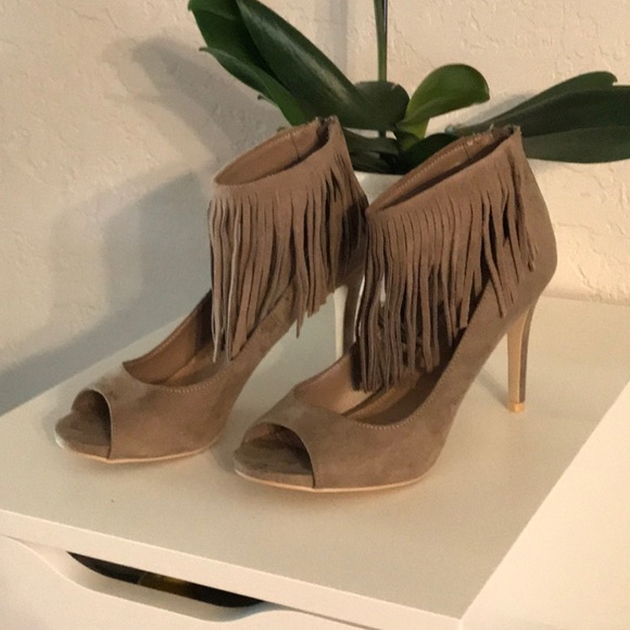 Heels - Picture 4 of 5